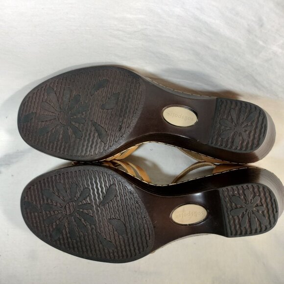 SOFTSPOTS Tatianna Leather Closed Toe Sandals - Picture 8 of 10